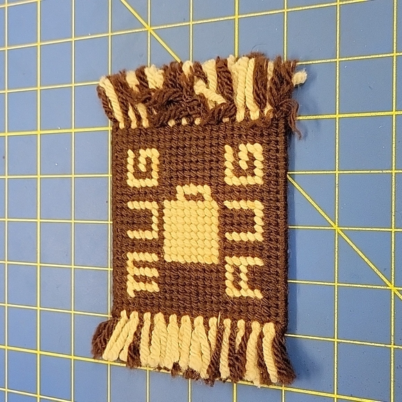 Vintage Handmade Mug Rug 6 x 4 - Picture 1 of 2